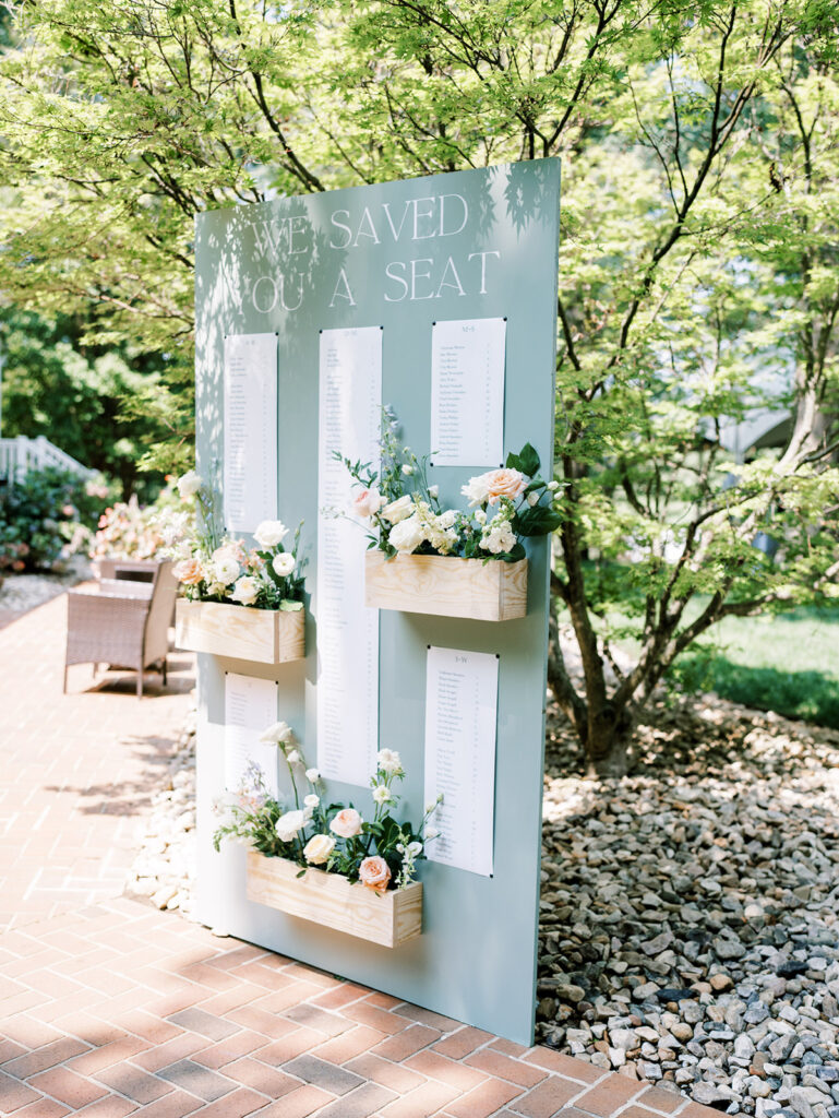 Simple ways to add flowers to your wedding design